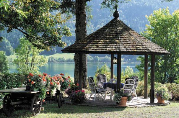 Seehotel Enzian Weissensee Exterior photo