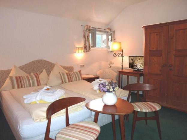 Seehotel Enzian Weissensee Exterior photo
